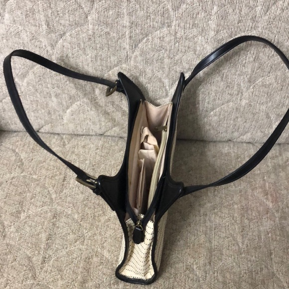 NWT CARRYLAND BEIGE BEAUTIFUL BAG - Picture 5 of 11